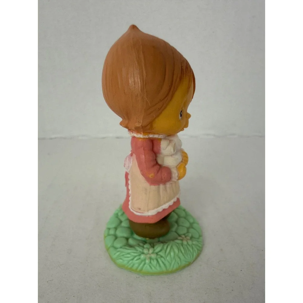 Hallmark‎ Precious Moments Vintage 1982 Girl with Bunnies